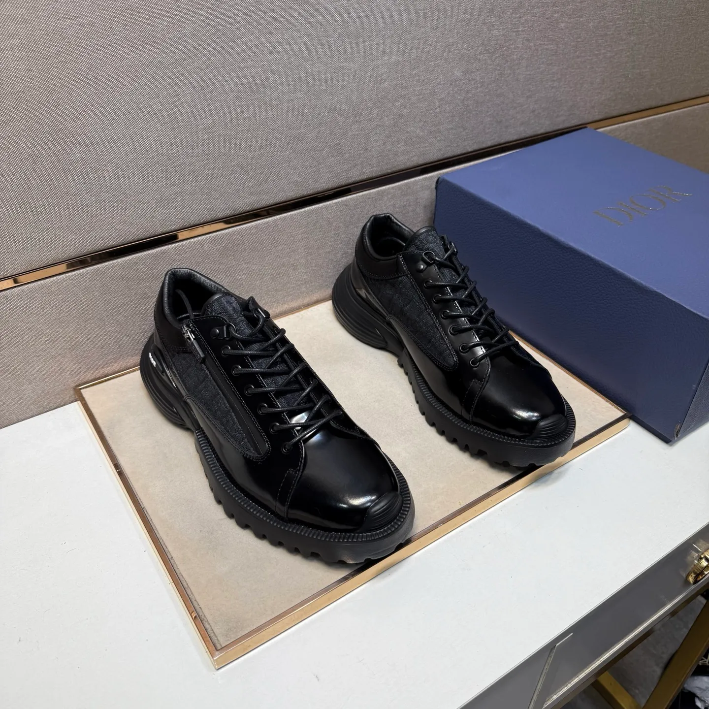 ⬛️Men's shoes 💰p560 [Dior~] Men's casual shoes 2025z cabinet sales simultaneously 🔶Size: 39-44 #️⃣ 🔷2 colors🔜The upper is made of multi-material splicing➕Genuine leather lining, comfortable and breathable, sole: original comfortable and wear-resistant outsole, ⚠️Real shot📱Photographed🎬The real thing is better📢📢📢